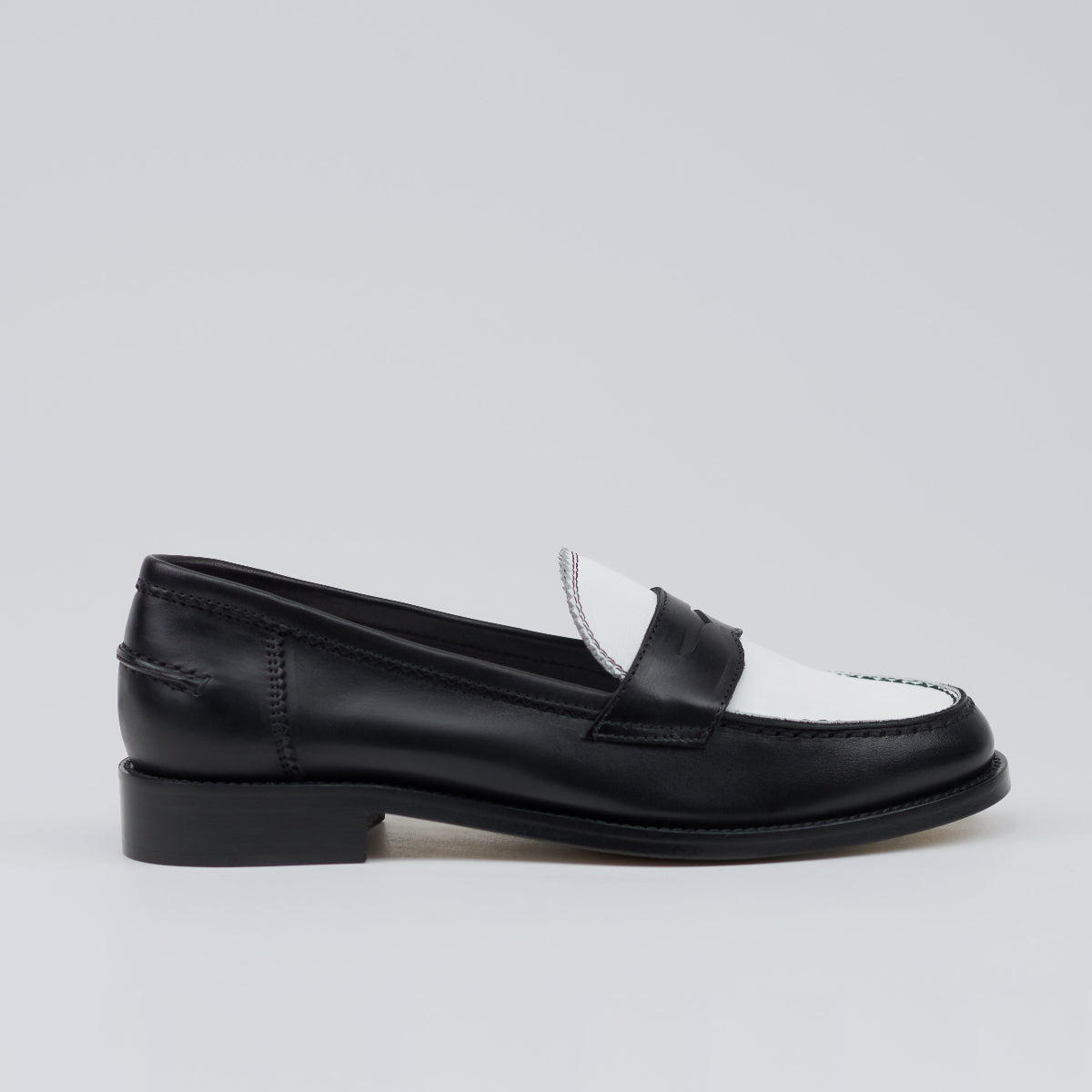 MOCCASIN - D843 BLACK AND WHITE